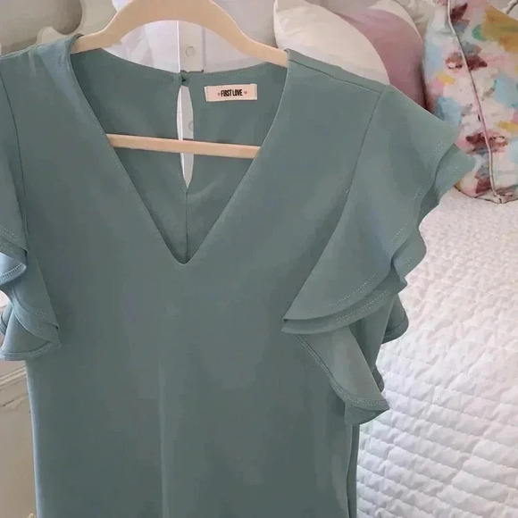 dress with ruffle sleeve - Picture 3 of 5